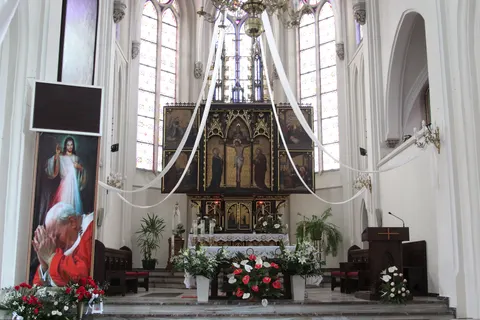 Dreifaltigkeitskirche in Żmigród — Foto 4