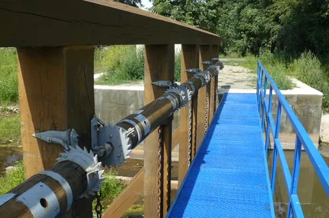 Turm der Vögel des Himmels und Teich Grabownica — Foto 9